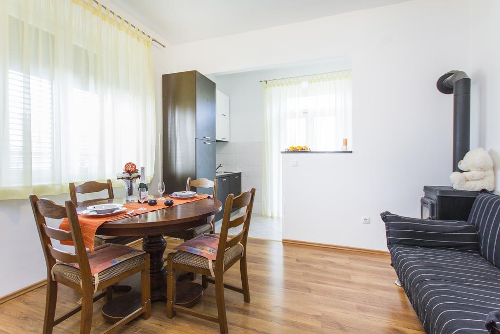 Apartment Amber Koromačno Cameră foto